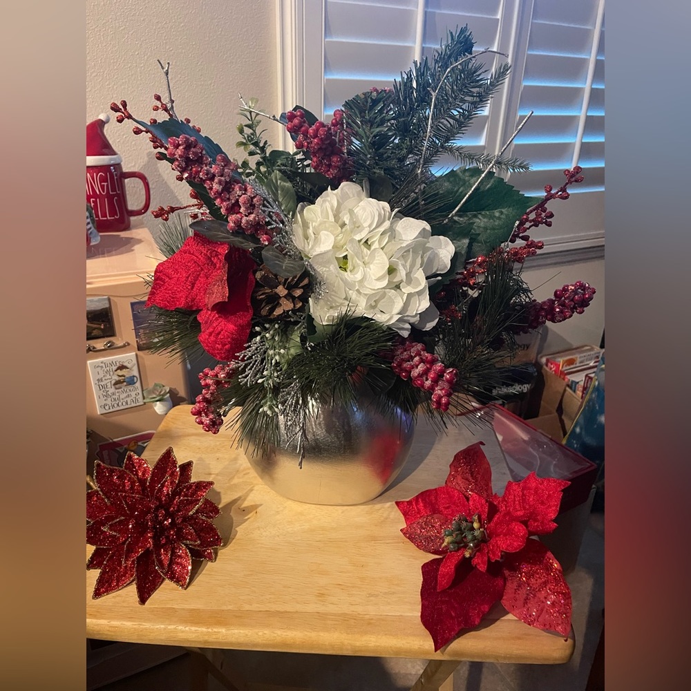 Christmas Arrangement with Distressed Hourglass Silver Vase🎄